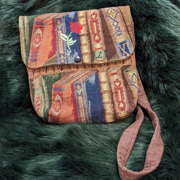 Disney Handbags - LAST CHANCE; comes with gift! Closet closing forever next week ❤️❤️❤️❤️ eauty
